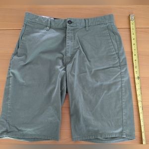 Men's VOLCOM FLAT FRONT SHORTS RN#29745 Cell Phone Pocket